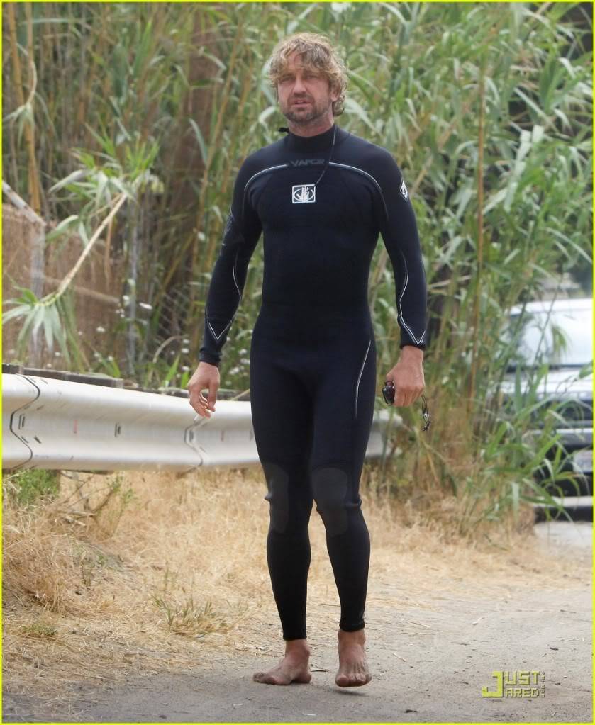 Wetsuitting it Up - 26 Jun 11 Gerard-butler-wetsuit-08