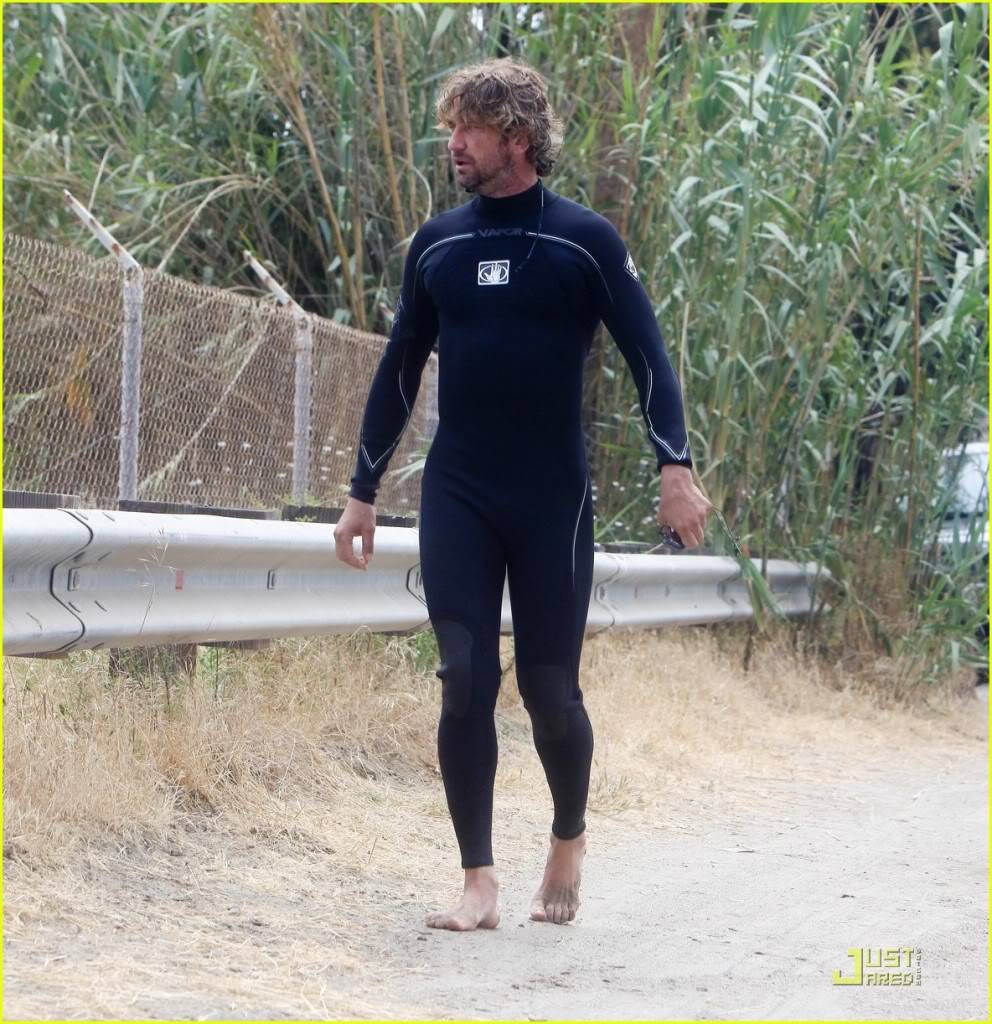 Wetsuitting it Up - 26 Jun 11 Gerard-butler-wetsuit-10