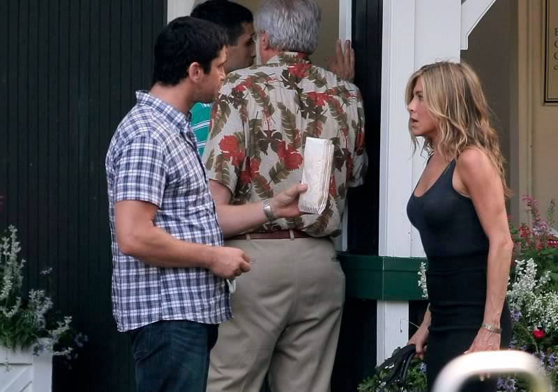 The Bounty Set Pictures - Page 10 90820m7_aniston_b-gr_01