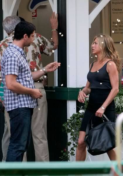 The Bounty Set Pictures - Page 10 90820m7_aniston_b-gr_05