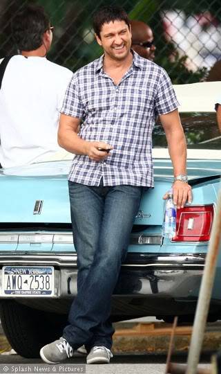 The Bounty Set Pictures - Page 10 Gerard-Butler-on-the-set-of-The--2