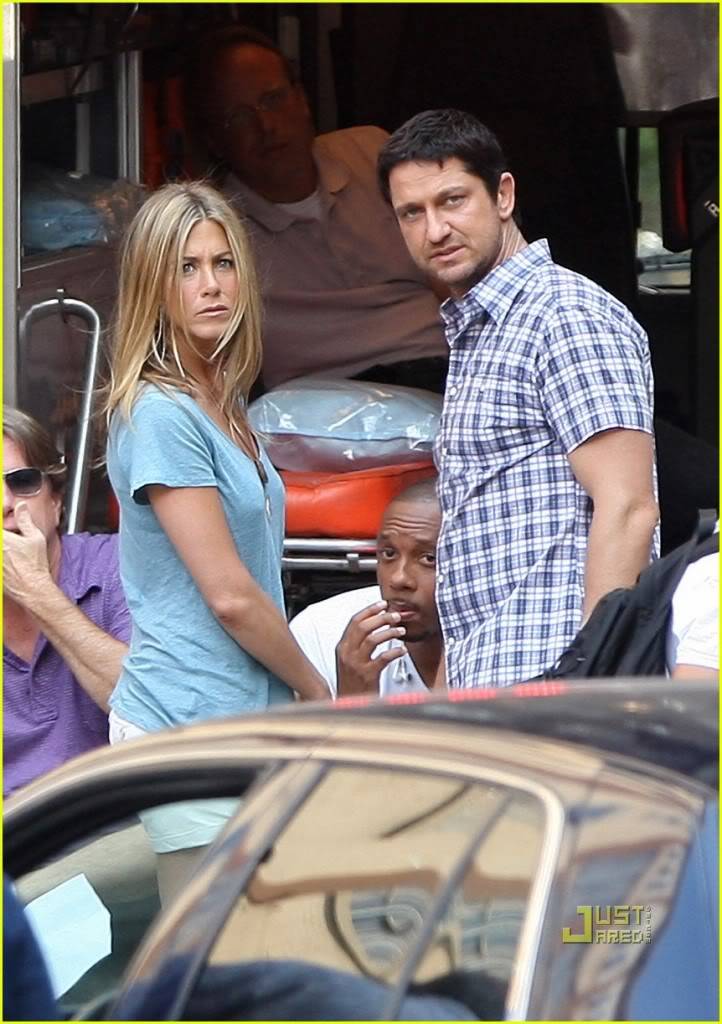 The Bounty Set Pictures - Page 12 Jennifer-aniston-gerard-butler-h-8