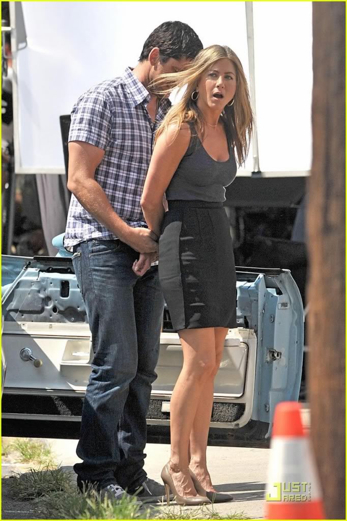 The Bounty Set Pictures - Page 10 Jennifer-aniston-handcuffed-hott-11