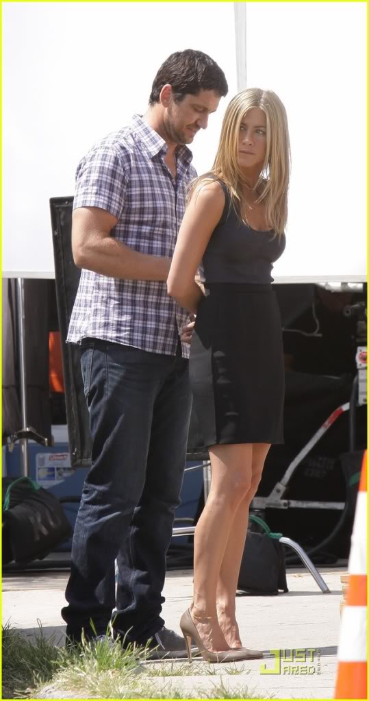 The Bounty Set Pictures - Page 10 Jennifer-aniston-handcuffed-hott-17