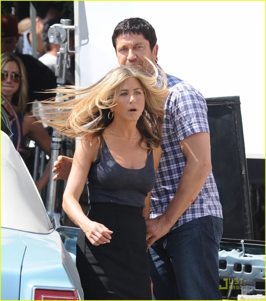 The Bounty Set Pictures - Page 10 Jennifer-aniston-handcuffed-hott-18