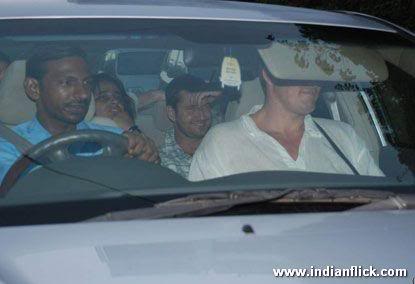 India - Shahrukh Khan Party (01 May 09) Shahrukh_khan_to_actor_gerard_butle