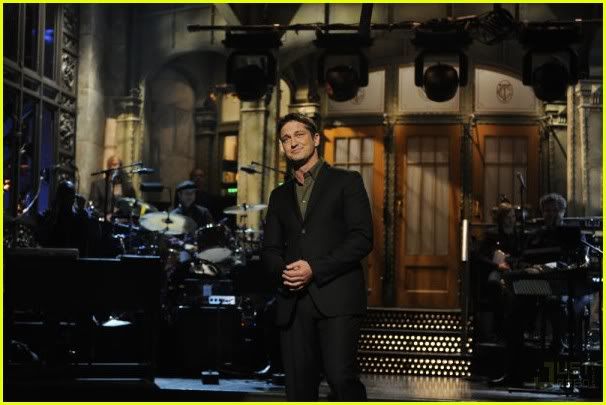 Saturday Night Live Screencaps - Oct 17, 2009 Gerard-butler-saturday-night-liv-2