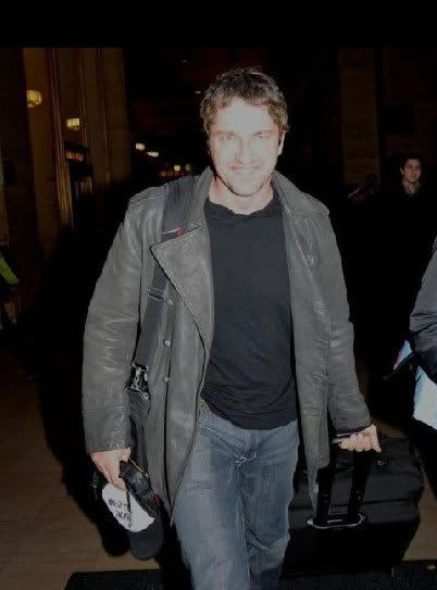 Gerry Arrives in Philly to Begin Filming Law Abiding Citizen 1-7-09 Af2ef7d4