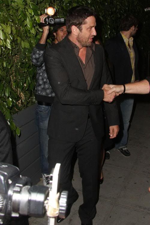 Gerry at Voyeur opening in LA - Oct 8, 2009 Gerard_Butler_arrives_61ef