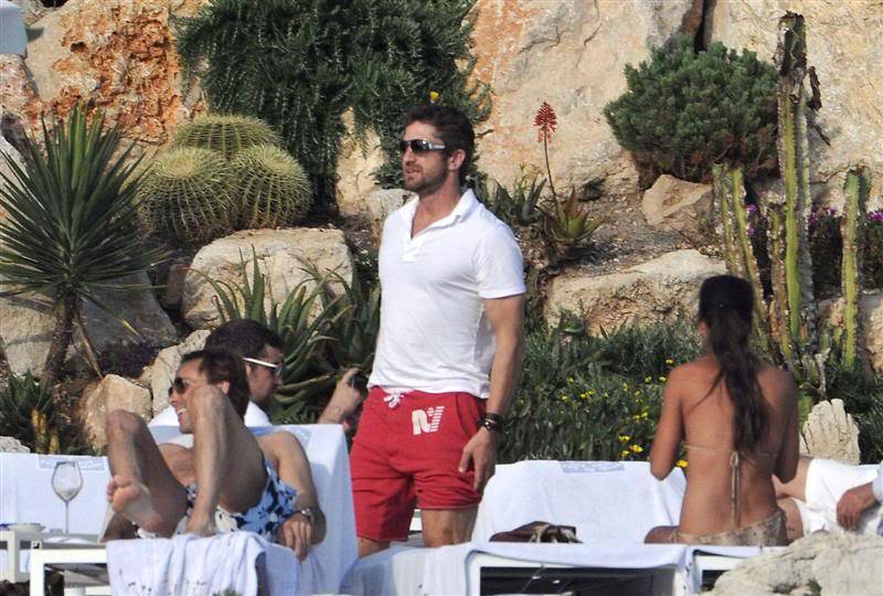 Gerard Butler: Pool Boy - Cap d’Antibes, France (May 23, 2010) 69173em_butler_b-gr_01