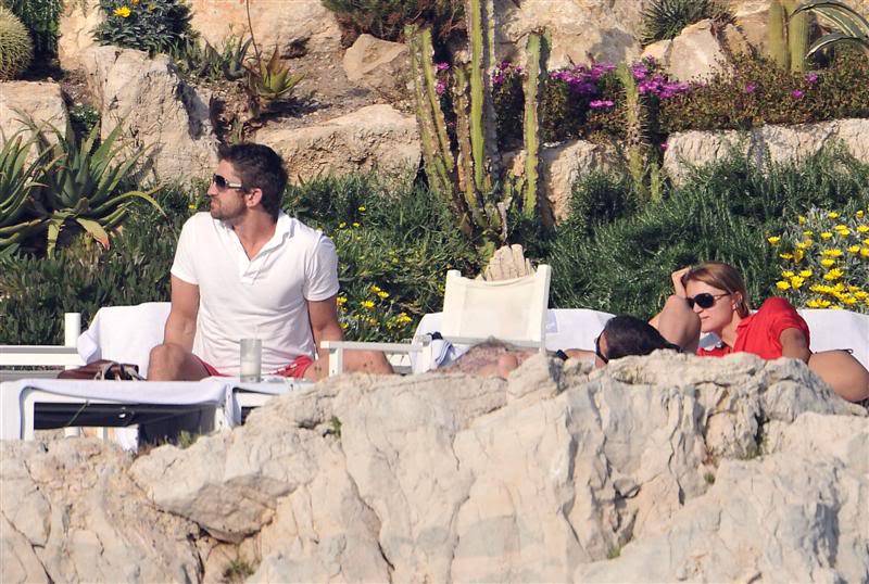 Gerard Butler: Pool Boy - Cap d’Antibes, France (May 23, 2010) 69173em_butler_b-gr_02