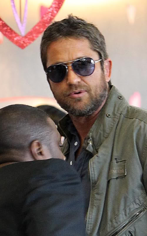 Gerry leaving via LAX - Feb. 12, 2010 Gerard-butler-021210-1