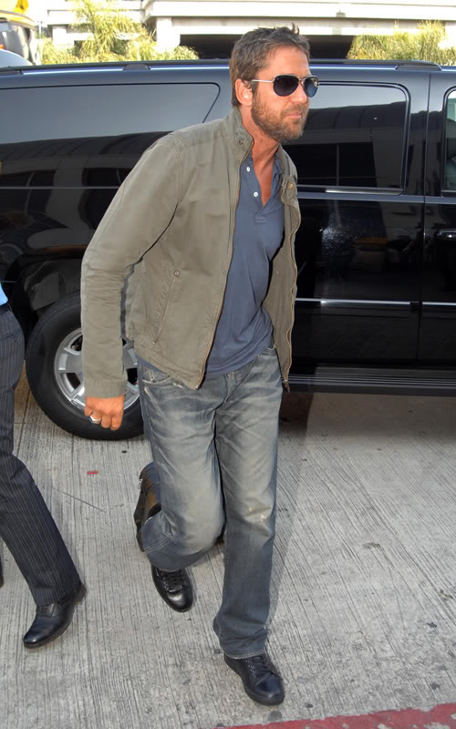 Gerry leaving via LAX - Feb. 12, 2010 Gerard-butler-021210-2