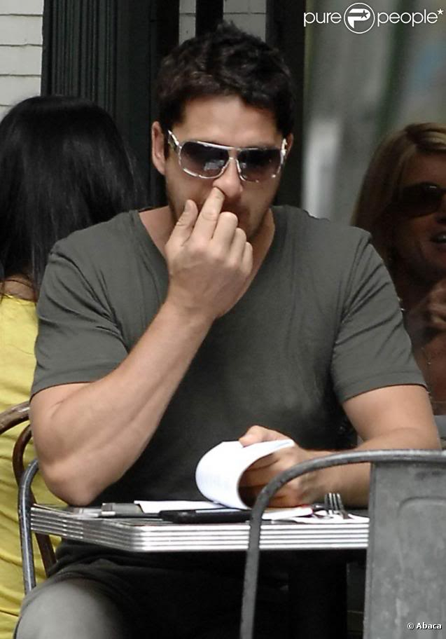 Gerry in West Village, NYC - 24 Jul 2009 255265-gerard-butler-dejeune-a-new-