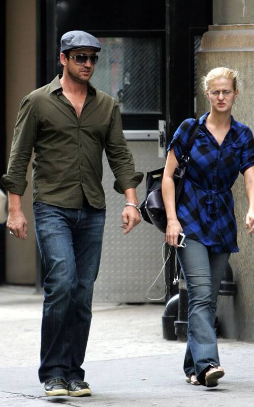 Gerard Butler Chugs Along in Chelsea Gerard-butler-939-4