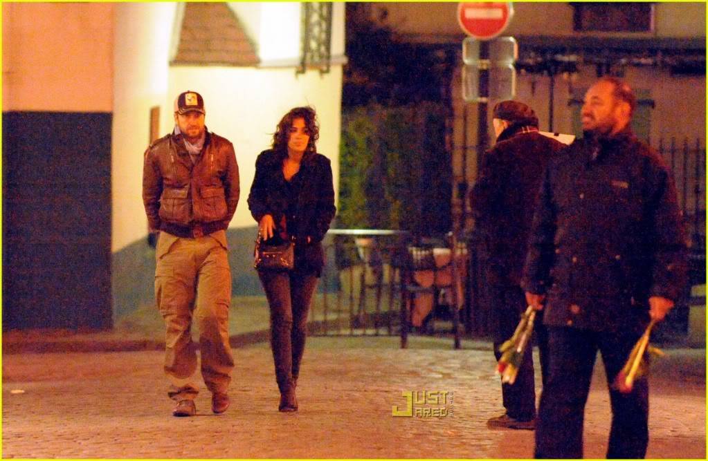 Gerry in Paris with Laurie Cholewa Gerard-butler-laurie-cholewa-dat-6