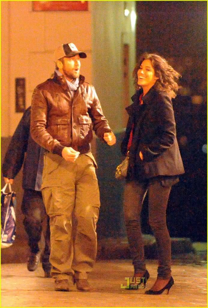 Gerry in Paris with Laurie Cholewa Gerard-butler-laurie-cholewa-dat-8