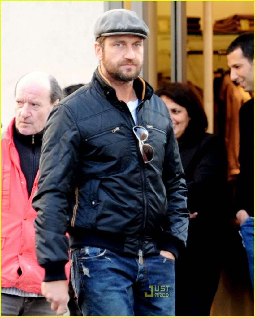 Gerry in Paris with Laurie Cholewa Gerard-butler-laurie-cholewa-date-2