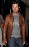 Gerry leaving London hotel - 03 Aug 2009 Th_gerard-butler-839-2