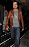 Gerry leaving London hotel - 03 Aug 2009 Th_gerard-butler-839-3