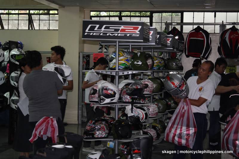 MOTOWORLD warehouse sale this December 10 to 12, 2010!!!  IMG_0129