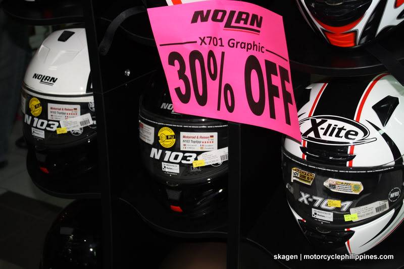 MOTOWORLD warehouse sale this December 10 to 12, 2010!!!  IMG_0139