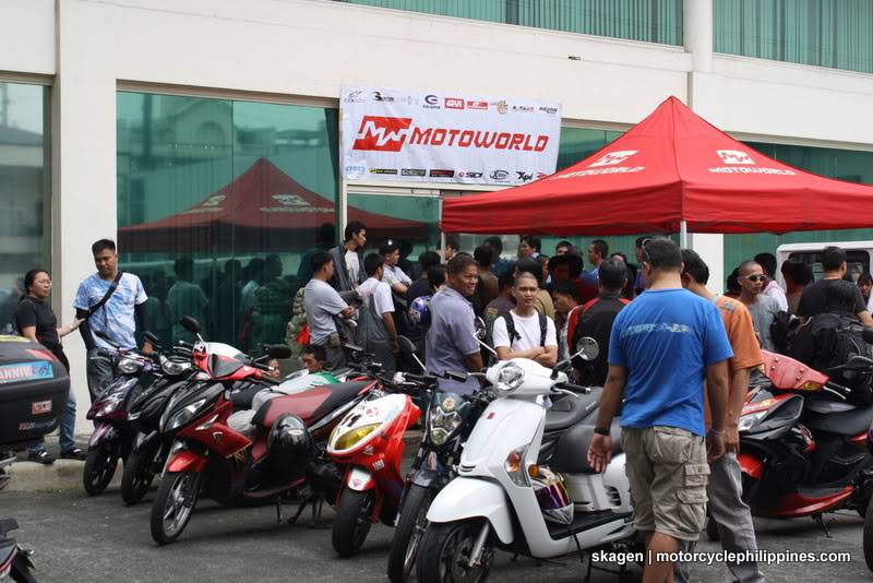 MOTOWORLD warehouse sale this December 10 to 12, 2010!!!  IMG_0151