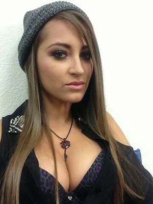 Scammer with photos of Dani Daniels (PART 1) TacQqfuwCxGHiMYZT-ELeiGhjdyhpO0bSX5-10OjhFcCQX86aylvQHDhjQK8oLiZ