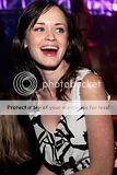 ●● Alexis Bledel (PS débutant & moyen) Th_50495_AlexisBledel09122008birthdayi