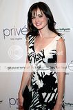 ●● Alexis Bledel (PS débutant & moyen) Th_51051_AlexisBledel09122008birthdayi