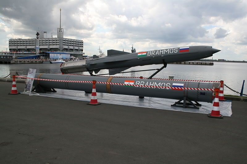 صاروخ "براموس" المجنح الروسي الهندي 800px-Brahmos_imds