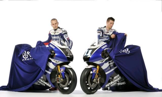 Χωρίς χορηγό μέχρι… νεωτέρας! 2011-yamaha-motogp-livery-lorenzo-spies-3_800x600