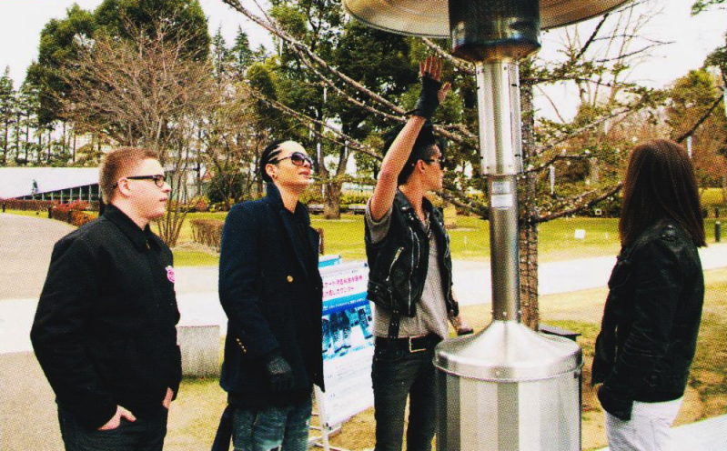 Tokio Hotel supports Japan  - Pgina 2 Inrockjapan8