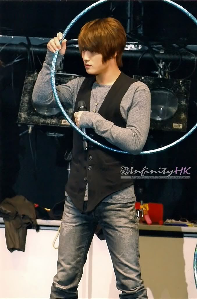 A LITTLE BREAK HYUNG ? [JAEJOONG] Bigeast3rdJJ02