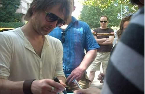 [Fotos] Thom Yorke - Pgina 17 Thomautograph