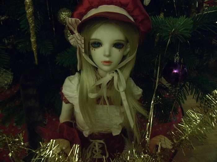 Decorating the christmas tree [White Lisa Rubik] 8-4