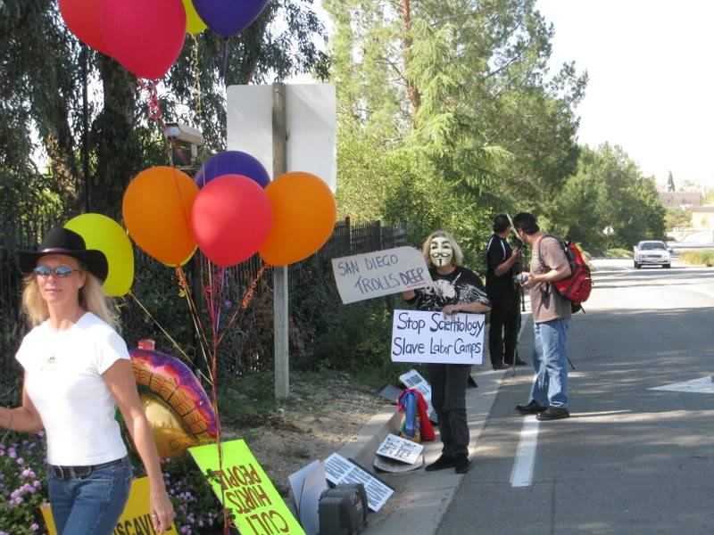 Xenubarb and Anon Orange assaulted at Gold Base IMG_0663