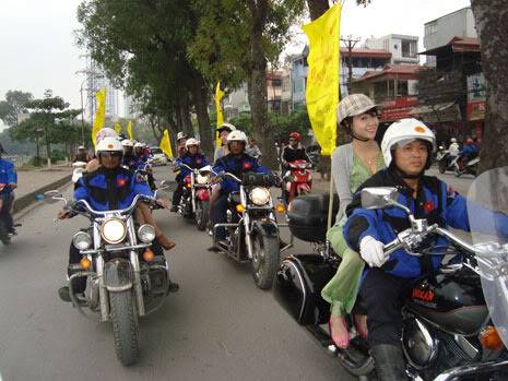Đoàn xe lạ xuất hiện tại Hà Nội L1