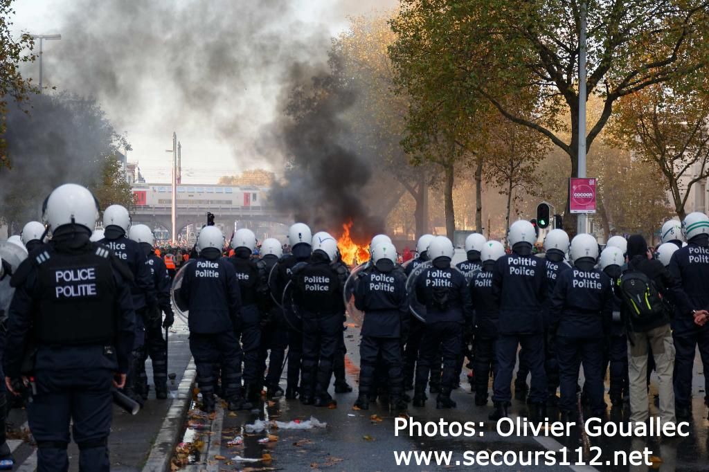 Bruxelles : la manifestation se termine dans la violence (6/11/2014 + photos) TSRWatermark-0016_zpsde631a78