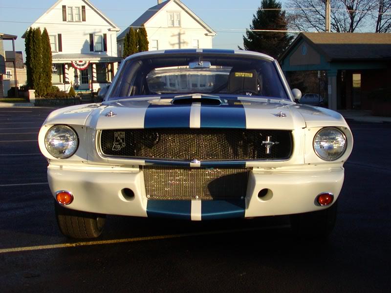 Referencia: Ford Mustang 1964 até 1972 1965%20Shelby%20GT350R%20Mustang%20Of%20the%2036%20produced%2025%20are%20still%20around_zpsijw5eqge