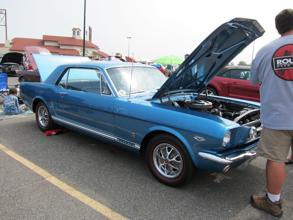 Referencia: Ford Mustang 1964 até 1972 1966%20K%20Code%20Mustang%20GT%20Coupe%20Special%20Order%20Paint%20Sapphire%20Blue%20Sapphire%20Blue%20was%20a%20Thunderbird%20color%20and%20was%20available%20for%20t_zpsqnkvehm1