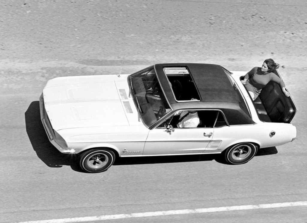 Referencia: Ford Mustang 1964 até 1972 1968%20Galpin%20Ford%20Parade%20Mustang_zpsxsw2raxd