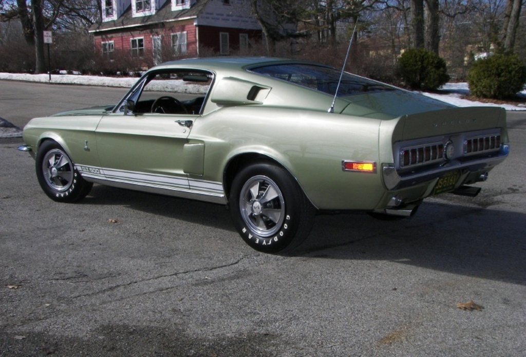 Referencia: Ford Mustang 1964 até 1972 1968%20Shelby%20GT%20Mustangs%20had%20three%20different%20tires%20Goodyear%20Speedway%20350%20E70x15%20large%20RWL%20-%20Mid%20Jan.%201968%20-%20April%201968%20GT500%20_zpsrapmnbhi