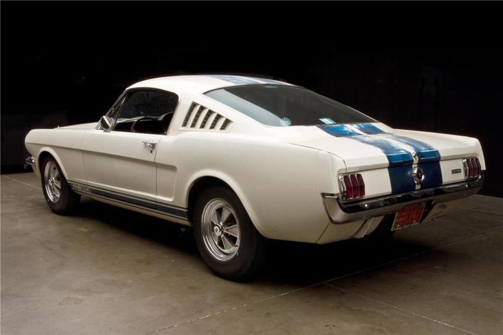 Referencia: Ford Mustang 1964 até 1972 All%20metal%20surfaces%20were%20painted%20with%20acrylic%20enamel%20while%20all%20fiberglass%20surfaces%20were%20painted%20with%20lacquer.%20This%20is%20the%20rea_zpsr0objerm