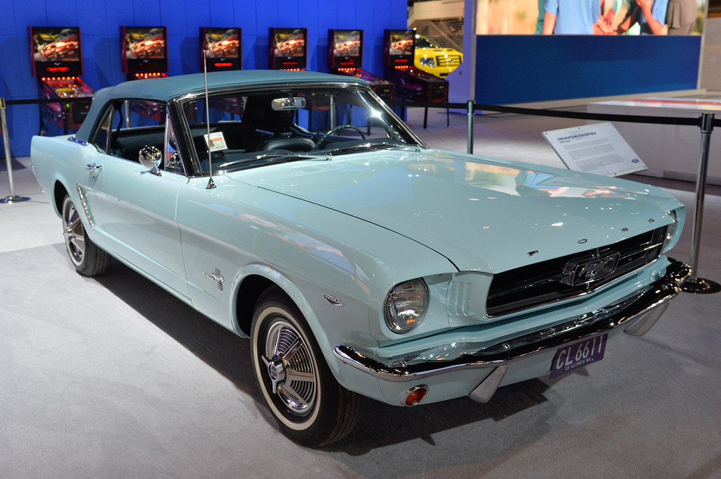 Referencia: Ford Mustang 1964 até 1972 First%20Mustang%20Sold%20-%20April%2015%201964_zpspbujuthk