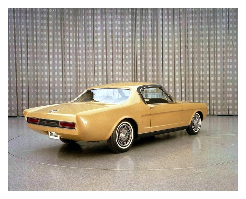 Referencia: Ford Mustang 1964 até 1972 Pegasus%201964%202%20seat%20Mustang%20Concept%20Car_zpsdfer09rl