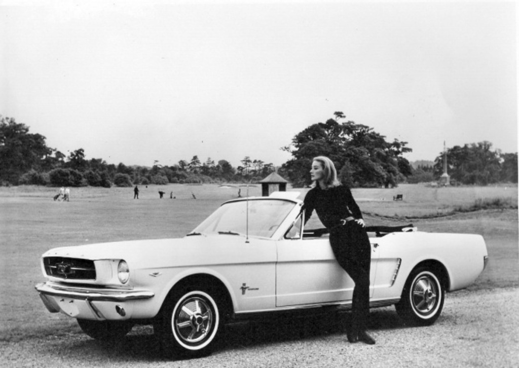 Referencia: Ford Mustang 1964 até 1972 Promotional%20Photo%20from%20the%20Movie%20GOLDFINGER%20with%20actress%20Tania%20Mallet_zpssd3mv9zh