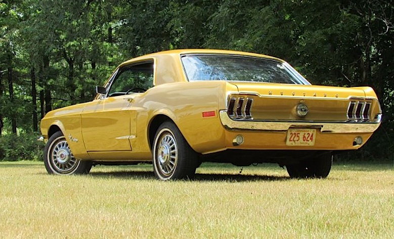 Referencia: Ford Mustang 1964 até 1972 Special%20Gold%20Paint%201968%20Golden%20Mustang%20Limited%20Edition%20Hardtop%20IllinoisIowa%20area_zpsx6nn9jdh