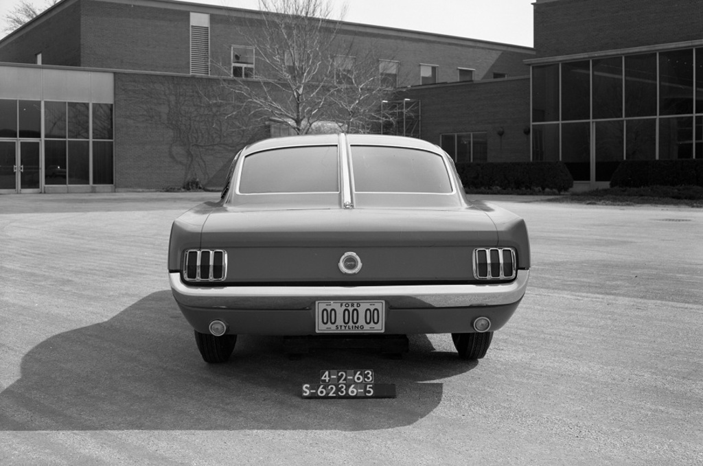 Referencia: Ford Mustang 1964 até 1972 Split%20Window%20Mustang%20Fastback%20as%20this%20styling%20exercise%20shows_zpsmhis0lat