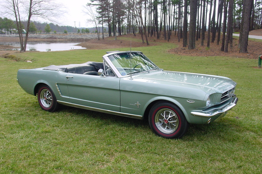 Referencia: Ford Mustang 1964 até 1972 The%20first%20Muscle%20Car%20to%20be%20offered%20with%20Power%20Front%20Disc%20Brakes%20was%20the%201965%20K%20Code%20Mustang_zps3ruwg0ie